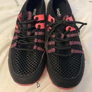 Wotte hiking shoes size 37 U.S size 6-6 1/2 black and pink